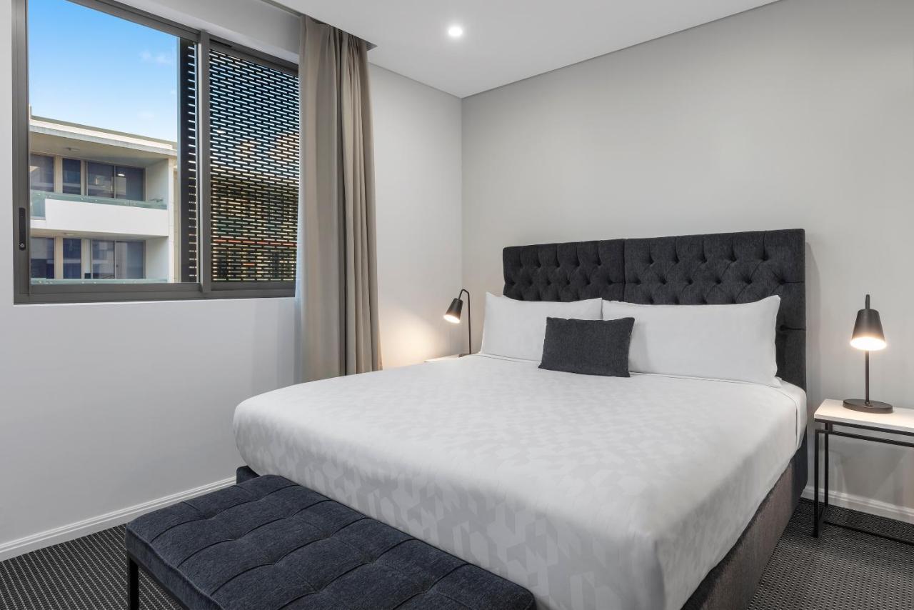 فندق ميريتون سويتس نورث ريد سيدني المظهر الخارجي الصورة A bedroom at the hotel