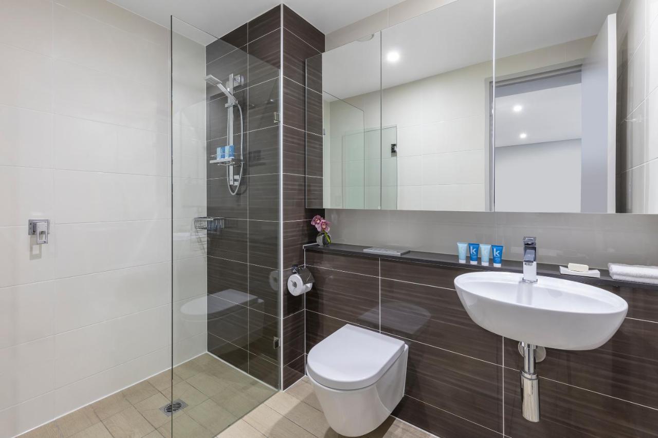 فندق ميريتون سويتس نورث ريد سيدني المظهر الخارجي الصورة A modern bathroom