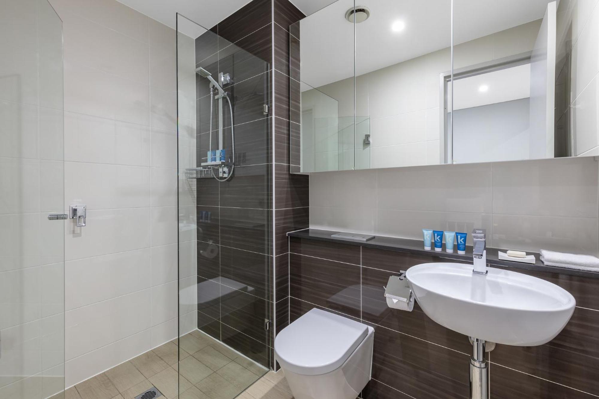 فندق ميريتون سويتس نورث ريد سيدني المظهر الخارجي الصورة A modern bathroom